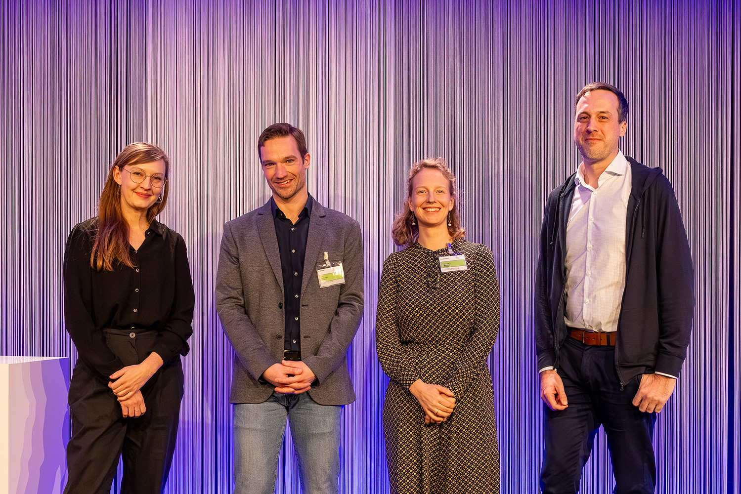 Jenny Genzmer, Tim Kalvelage, Johanna Weinhold und Thomas Reintjes (v.l.n.r) stellen die Ergebnisse ihrer mit einem Brenner-Preis-Stipendium geförderten Recherchen vor.
