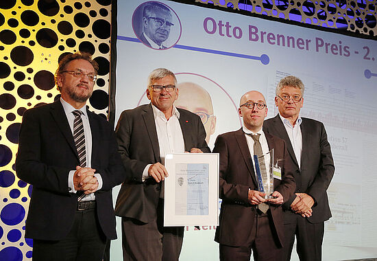 Frederik Bombosch, Gewinner des 2.Preises, zusammen mit Jurymitglied Heribert Prantl, Jörg Hofmann und Jupp Legrand.