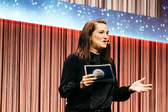 Moderatorin Anja Höfer führte durch die abwechslungsreiche Preisverleihung. Moderatorin Anja Höfer führte durch die abwechslungsreiche Preisverleihung.