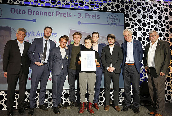 Die Gewinner des 3. Preises (Funk und Kooperative Berlin) zusammen mit Jupp Legrand, Jurymitglied Volker Lilienthal und Jörg Hofmann.