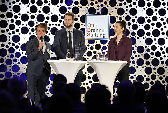 Patrick Stegemann (Kooperative Berlin) und Rayk Anders (Funk), Gewinner des 3. Preises im Gespräch mit Anja Höfer.