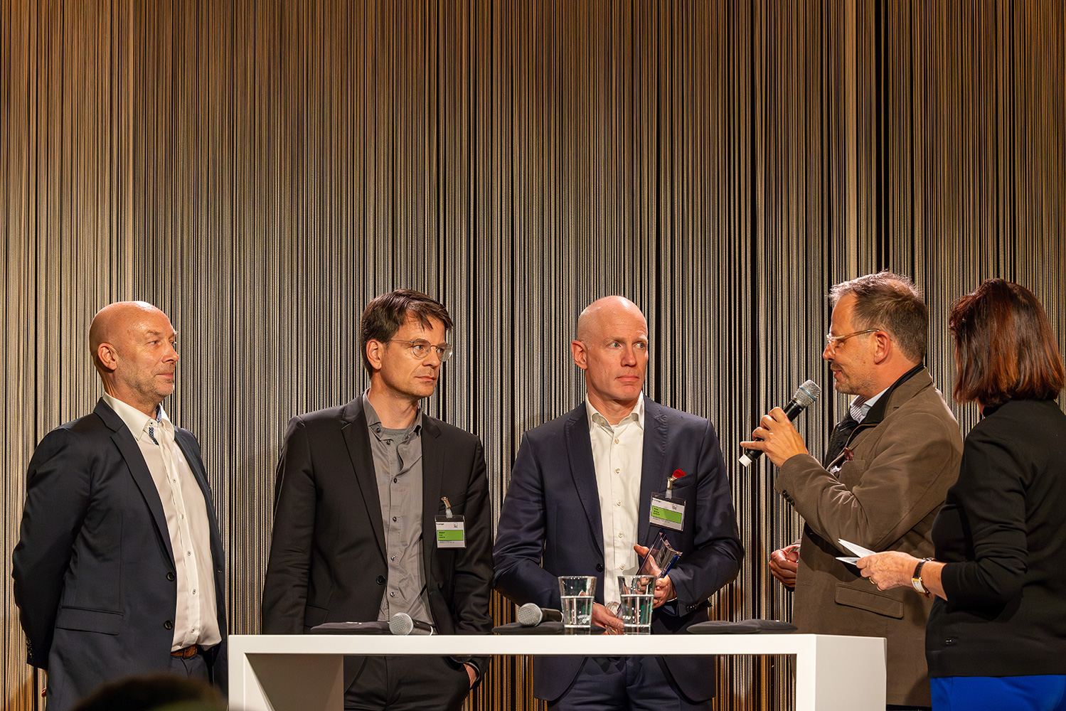 Jörg Winterfeldt, Wigbert Löer, Peter Wozny und Hajo Seppelt (v.l.n.r.) gewinnen den 1. Otto Brenner Preis 2023.